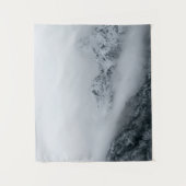 Wolken die over bergen stromen wandkleed (Voorkant)