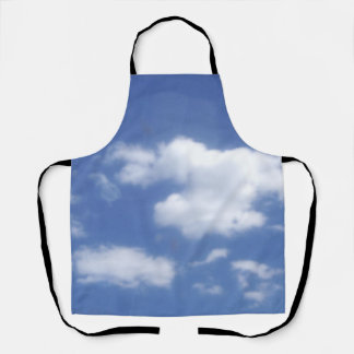 wolken in blauwe lucht schort