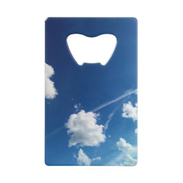 Wolken in het licht kredietkaart flessenopener