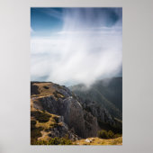 Wolken rollend over bergen poster (Voorkant)