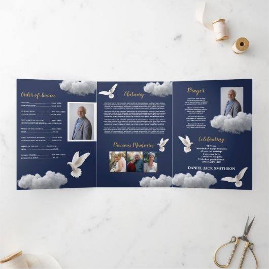 Wolken Viering van het Leven Foto Obituary Trifold Drieluik Uitnodiging (Binnen)