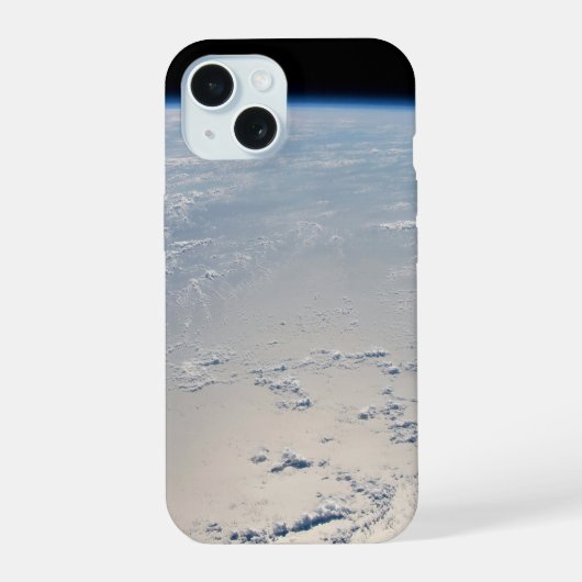 Wolkenformaties rond zonneschijn voor de Stille Oc iPhone 15 Hoesje (Achterkant)