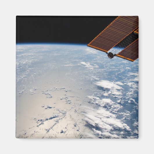 Wolkenformaties rond zonneschijn voor de Stille Oc Magneet (Voorkant)