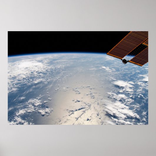 Wolkenformaties rond zonneschijn voor de Stille Oc Poster (Voorkant)