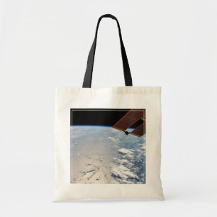 Wolkenformaties rond zonneschijn voor de Stille Oc Tote Bag