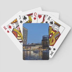 Wolkenkrabbers in Dubai Marina tijdens de blauwe u Pokerkaarten