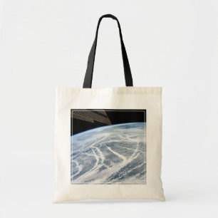Wolkenpatronen ten zuiden van de Aleoeten. Tote Bag