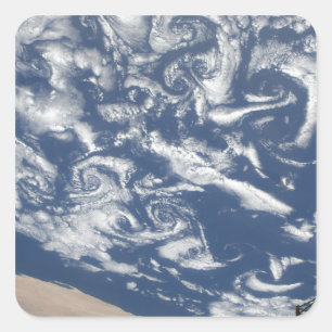 Wolkenvortex straten voor de kust vierkante sticker