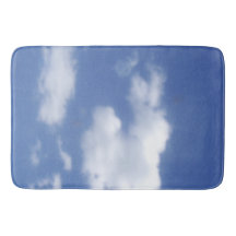 wolkken in blauwe lucht badmat