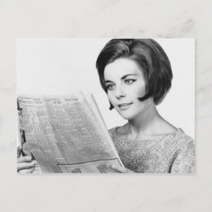 Woman Reading Newpaper Briefkaart