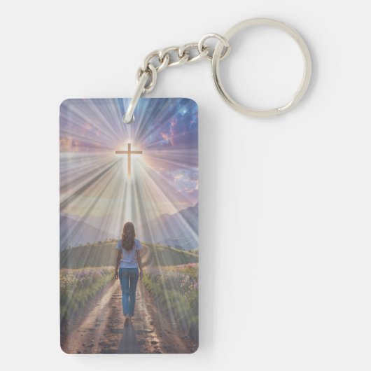 Woman Walking Toward Glowing Cross – Faith Journey Sleutelhanger (achterkant)