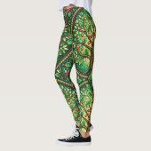 Woman wearing vibrant leggings with an intricate  (Gauche)