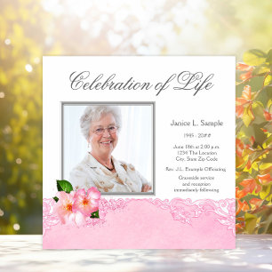 Womans Pink Photo Memorial Service aankondiging