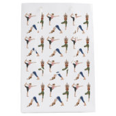 Women In Various Yoga Poses Fun Workout Pattern Medium Cadeauzakje (Voorkant)