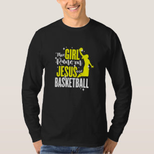 Womens Basketball Dit meisje loopt op Jezus en haa T-shirt
