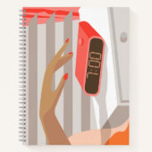 Womens die de wekker in de hand drukken notitieboek (Voorkant)