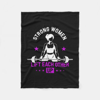 Womens die zich bezighouden met de bouw van een gy fleece deken