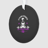 Womens die zich bezighouden met de bouw van een gy ornament (voorkant)