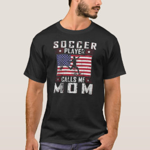 Womens mijn favoriete voetballer roept me mama moe t-shirt