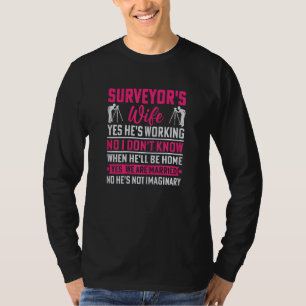 Womens Surveyor's vrouw Ja Hij werkt Cartogra T-shirt