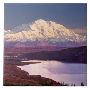 Wonder Lake en Mt. Denali bij zonsopgang in de Tegeltje
