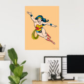 Wonder-vrouw die vooraan vliegt poster (Thuiskantoor)