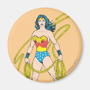 Wonder Woman Holds Lasso Magneet