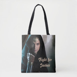 Wonder Woman in Cloak Draagtas