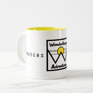 Wonderhussy Adventures Sunny Mountain Logo Tweekleurige Koffiemok