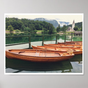 Wooden Boats Slovenië Schilderachtig Lake Mist Pho Poster