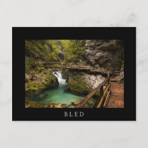 Wooden weg door Vintgar Gorge canyon Briefkaart