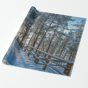 Woodenpad door sneeuwwinterbos cadeaupapier