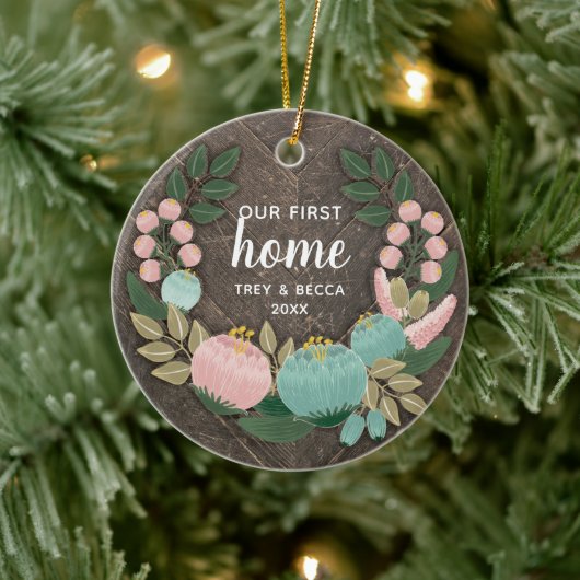 Woodgrain Our First Home Specialized Boho Florals Keramisch Ornament (Boom)