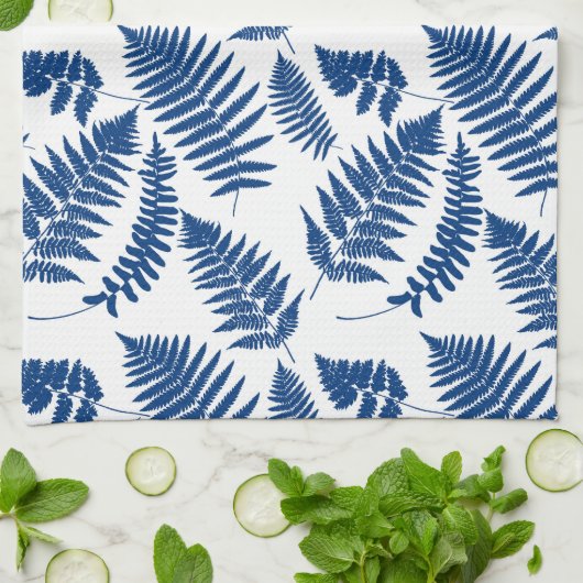 Woodland Fern Pattern, Cobalt Blue op White Theedoek (Gevouwen)