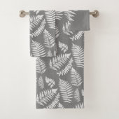 Woodland Fern Pattern, Grey / Grey and White Bad Handdoek (Insitu)
