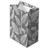 Woodland Fern Pattern, Grey / Grey and White Medium Cadeauzakje (Voorkant Gekanteld)