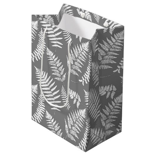 Woodland Fern Pattern, Grey / Grey and White Medium Cadeauzakje (Voorkant Gekanteld)