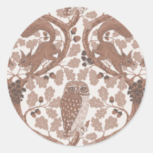 Woodland Whispers/Uilen en Eekhoorns in de Eik/mo Ronde Sticker