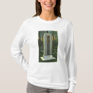 Woodlawn Cemetery, Mark Twain Gravestone Scene T-shirt