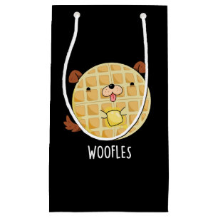 Woofles Funny Doggy Waffle Pun Dark BG Klein Cadeauzakje