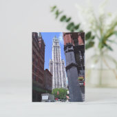Woolworth Building, carte postale (Debout devant)