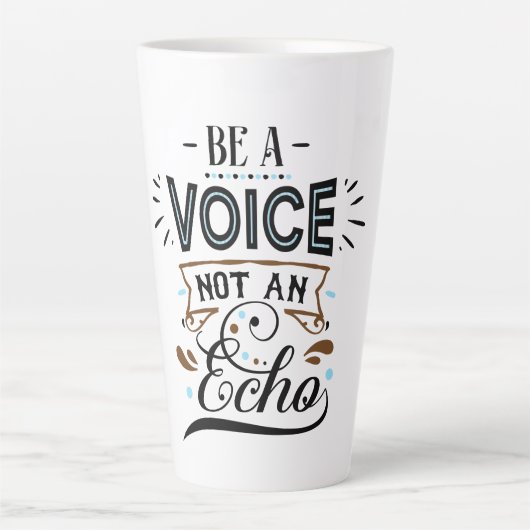 Word een Inspirerend spraakkunst Latte Mok (Voorkant)