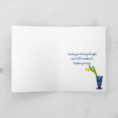 Word goed spoedig gele tulp in blauw glas kaart (Binnen)