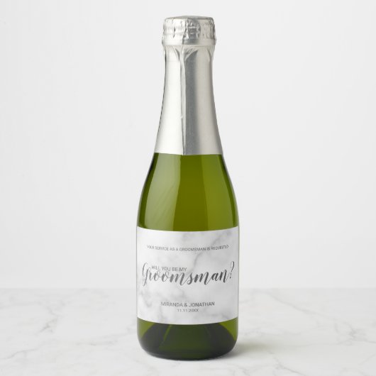 Word jij mijn groomman? Modern wit marmer Sparkling Wijnetiket (Voorkant)