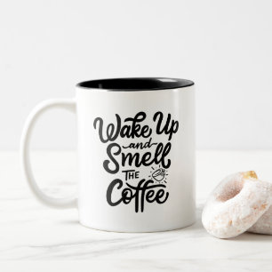 Word wakker en ruik de koffie, tweekleurige koffiemok