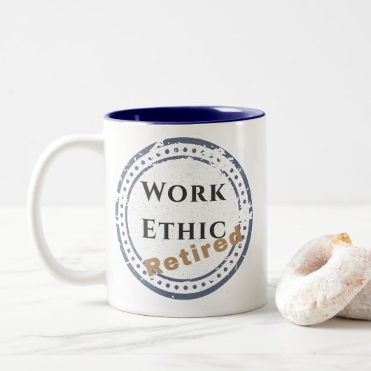 Work Ethic: Retired Tweekleurige Koffiemok (Met donut)
