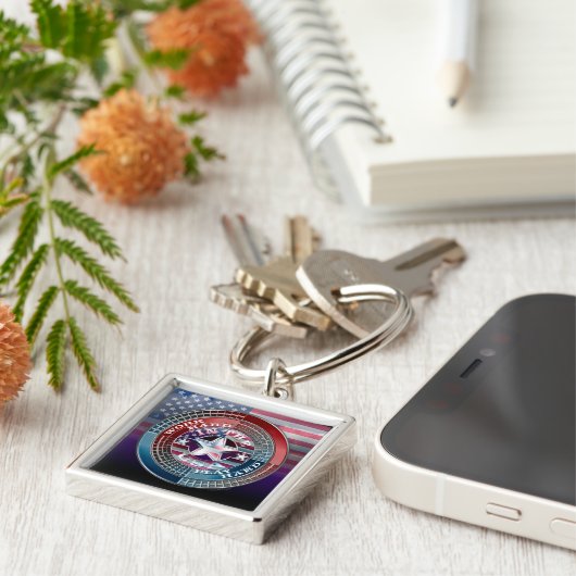 Work Hard Play Hard In The USA Keychain (Zijkant)