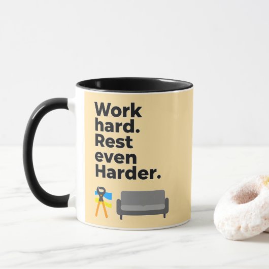 Work Hard Rest Even Harder Minimal Quote Design Mok (Met donut)