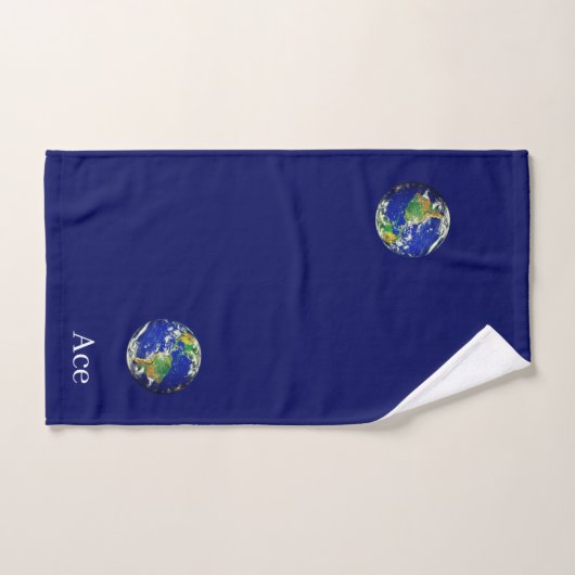 World Globe and Text on Navy Blue (Serviette à main)