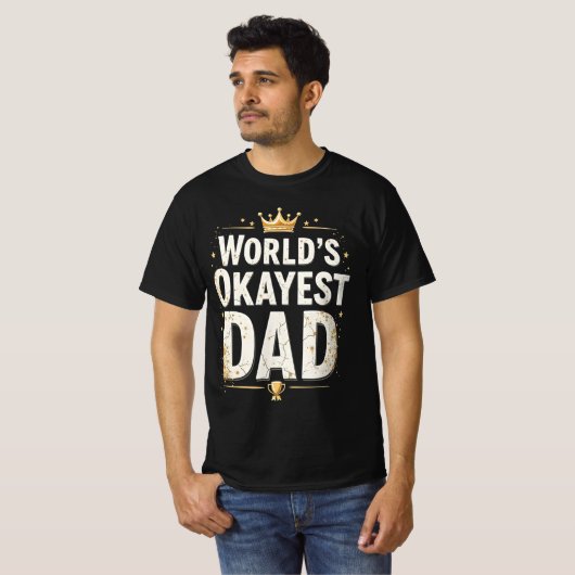 World’s Okayest Dad Funny Trophy Sarcastic Shirt (Voorkant volledig)